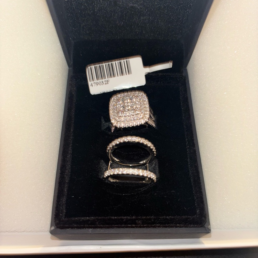 Joancee Princess Cut. Brand new never worn tag removed. Too big for my finger.